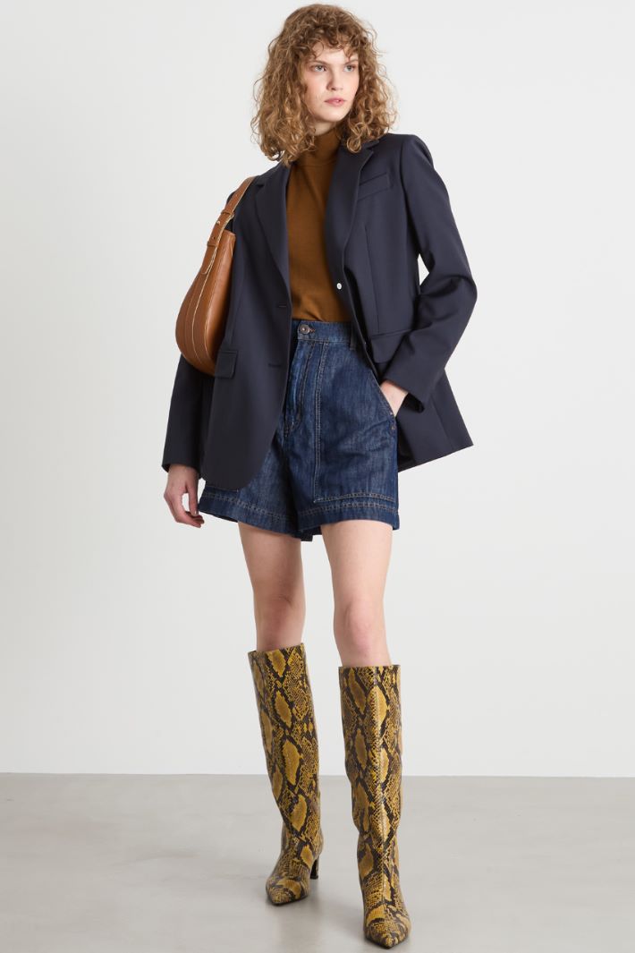 Denim Bermuda shorts with oversized cargo pockets Intrend