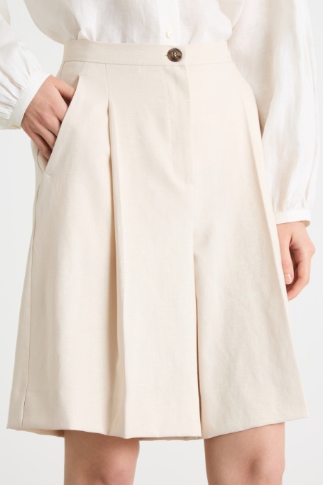 Bermudas evasé con pinzas