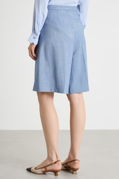 Bermuda svasato con pieghe