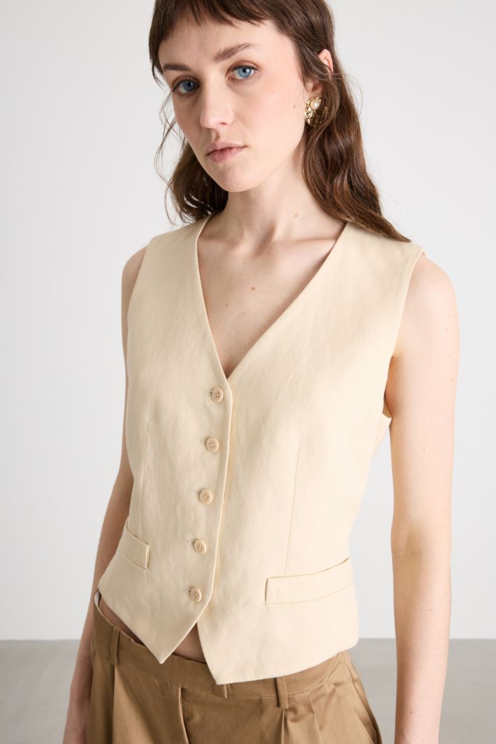 Gilet aderente con cinturino posteriore Intrend - 3