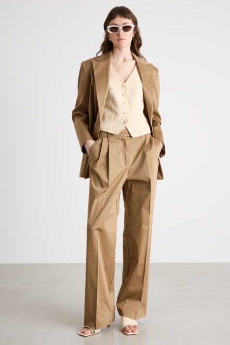 Gilet aderente con cinturino posteriore Intrend