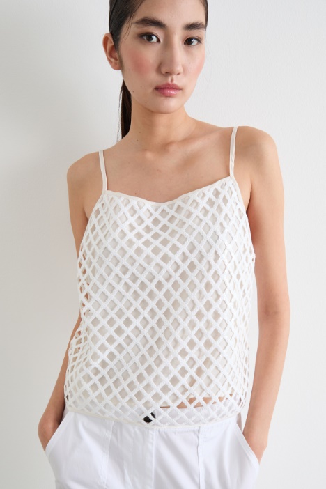 Top de malla con lentejuelas bordadas