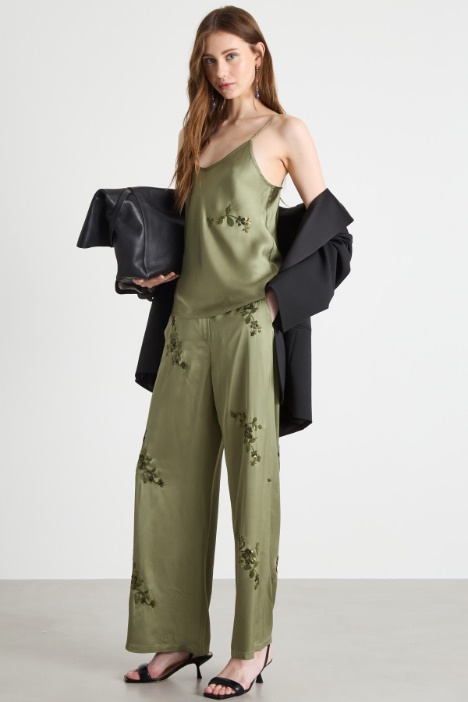 Embroidered satin top Intrend