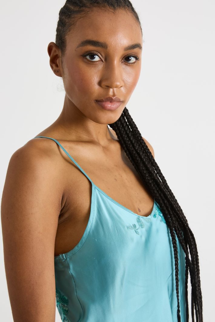 Embroidered satin top Intrend - 3