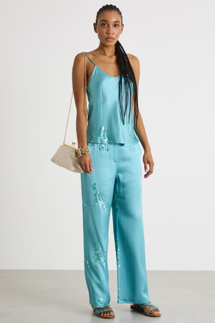 Embroidered satin top Intrend