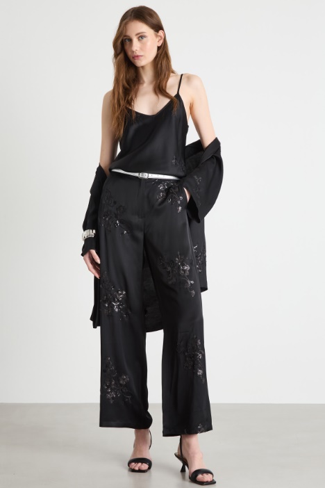 Embroidered satin top Intrend