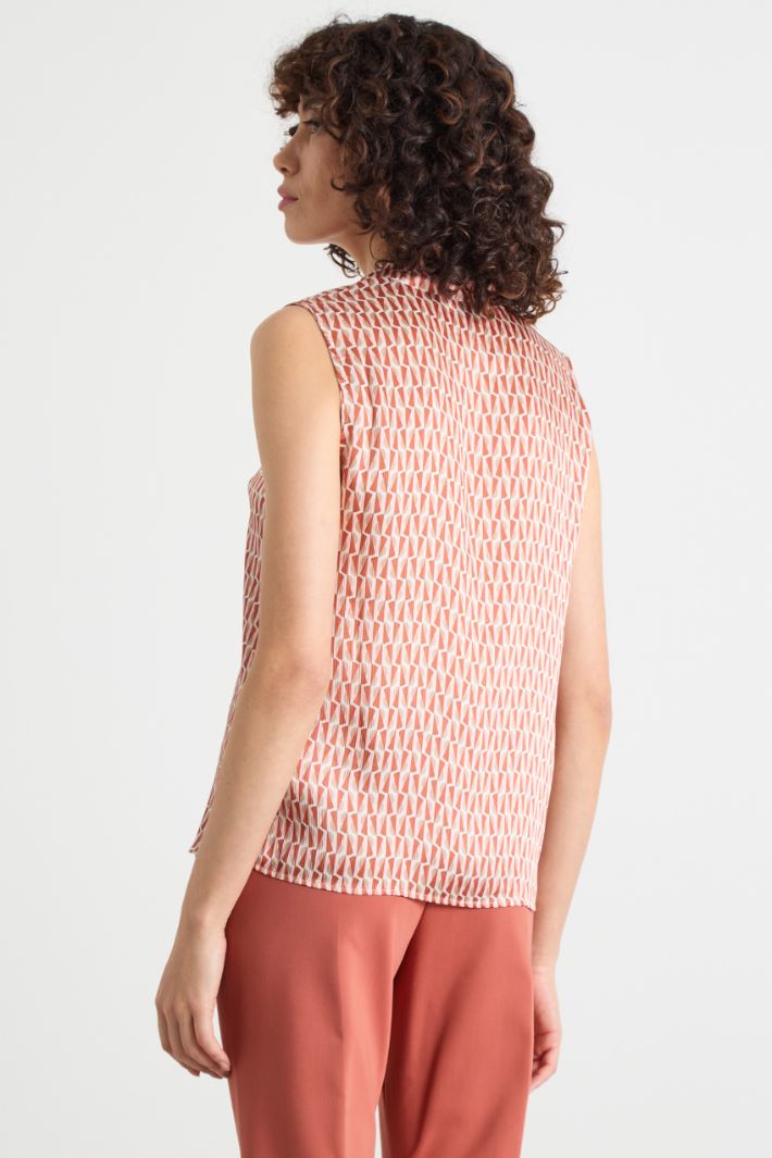 Sleeveless creponne top Intrend - 4