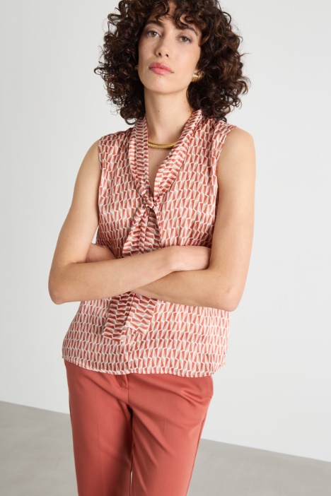 Sleeveless creponne top Intrend
