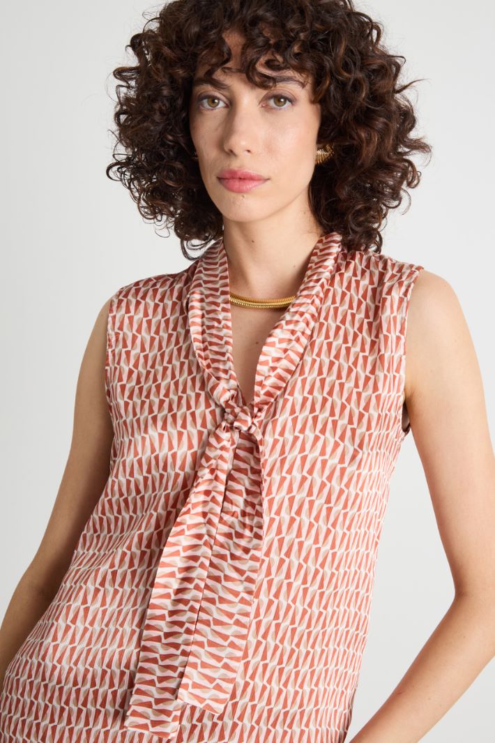 Sleeveless creponne top Intrend - 3