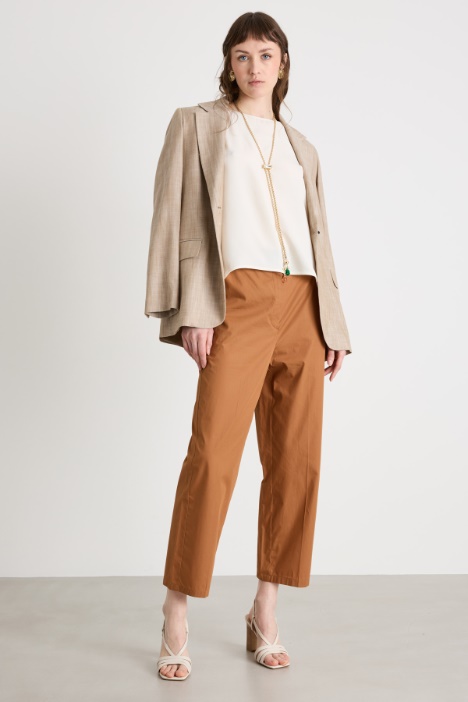 Flowing asymmetric top Intrend