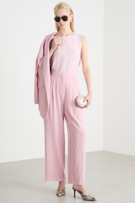 Flowing asymmetric top Intrend