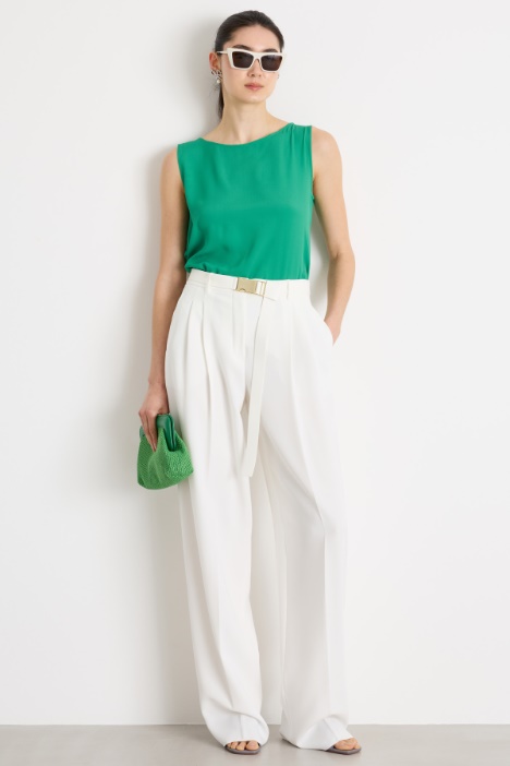 Flowing asymmetric top Intrend