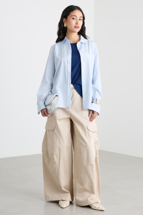 Flowing asymmetric top Intrend