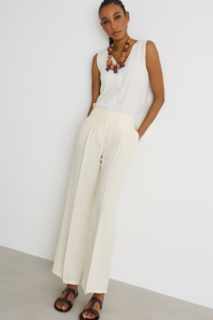 Side-slit top Intrend