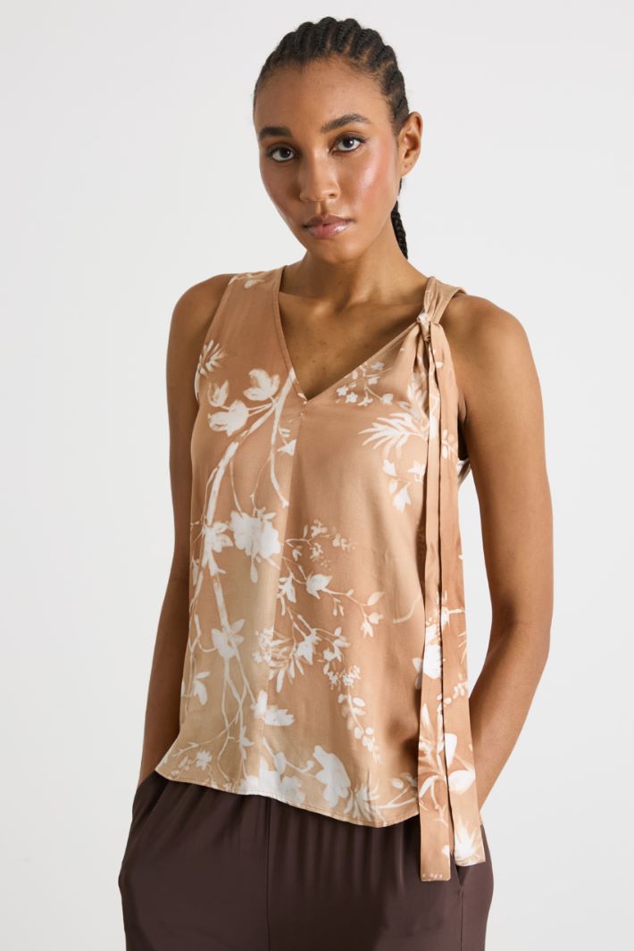 Bow-detail twill top Intrend - 2