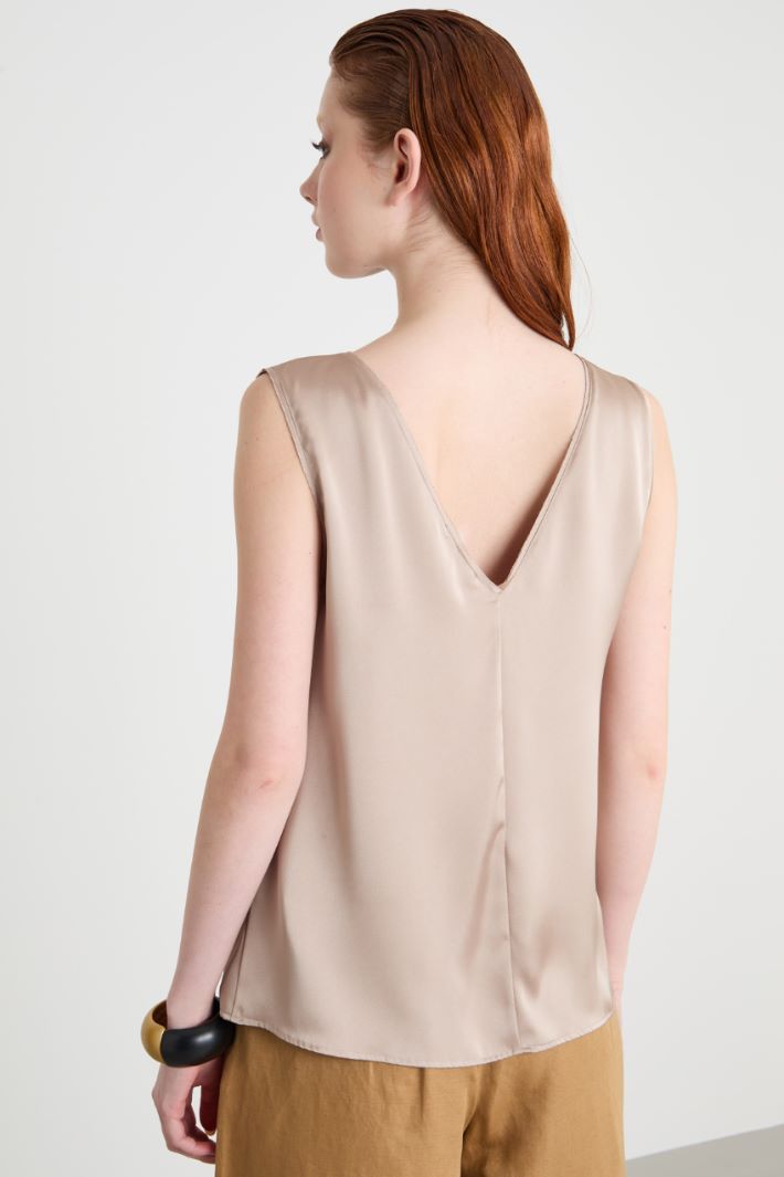 Satin sleeveless top Intrend - 4