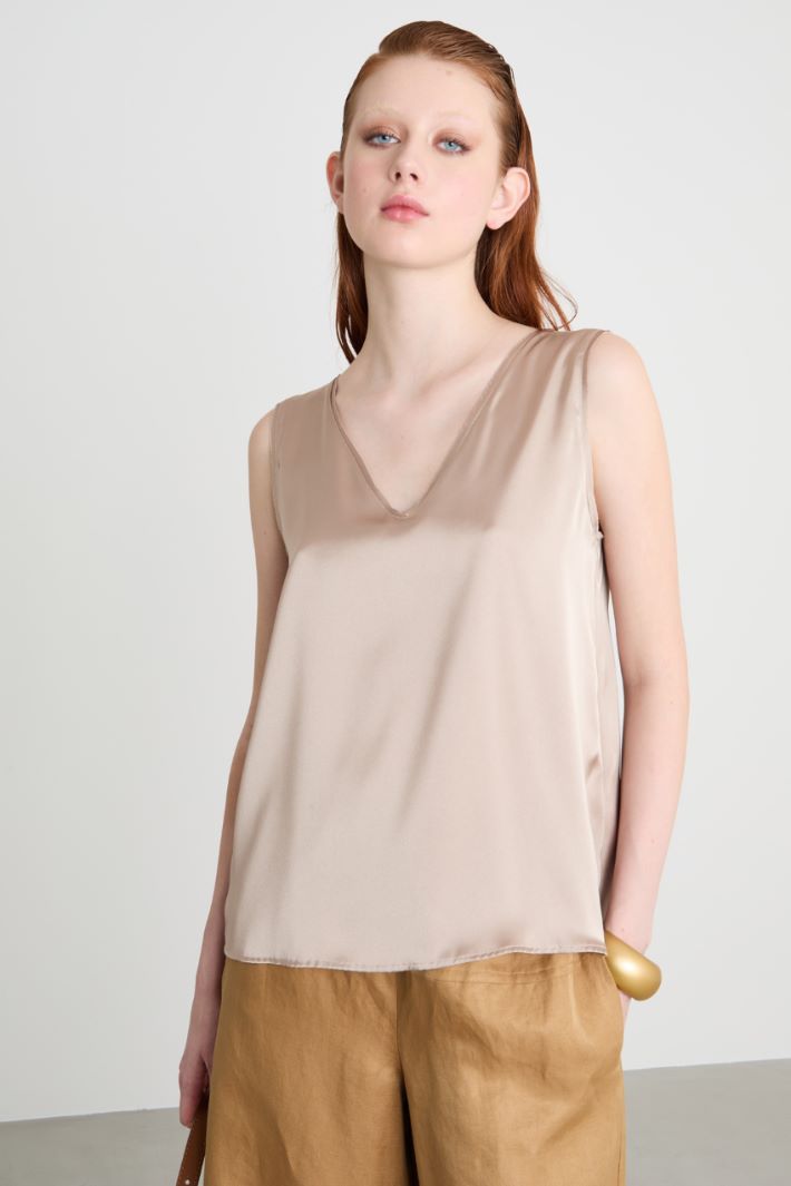 Satin sleeveless top Intrend - 2
