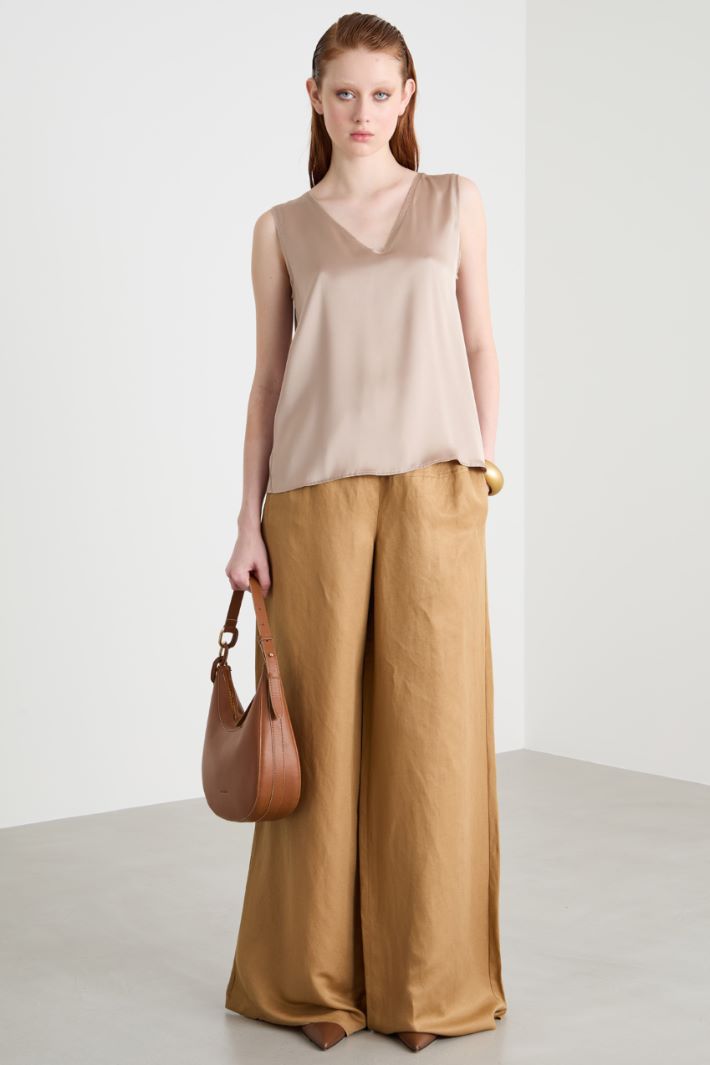 Satin sleeveless top Intrend