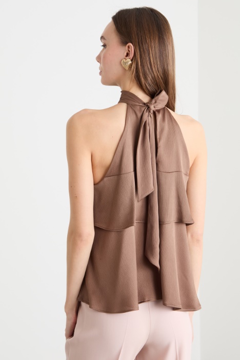 Top in creponne con balza doppia