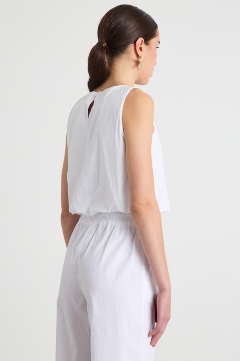 Top smanicato con fondo elastico