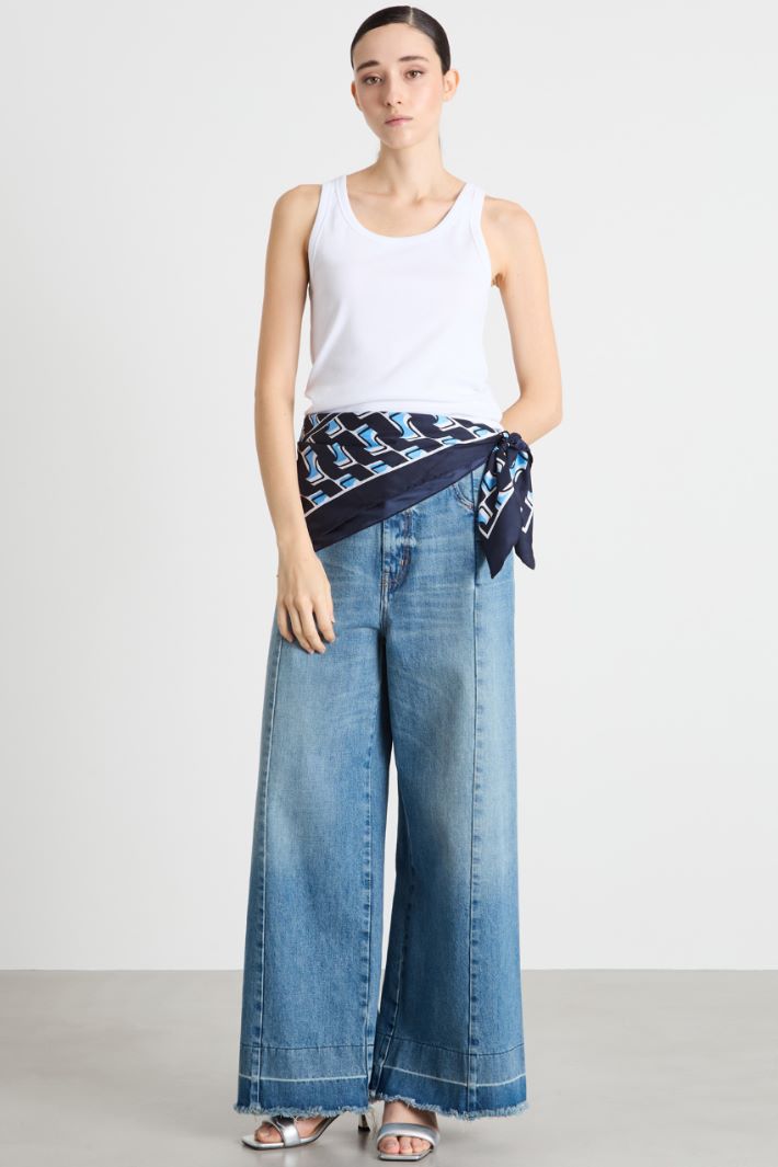 Jeans ampio con impunture Intrend