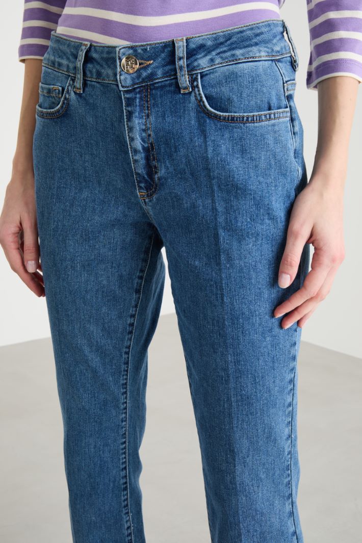 Jeans aderente con fondo flare Intrend - 3
