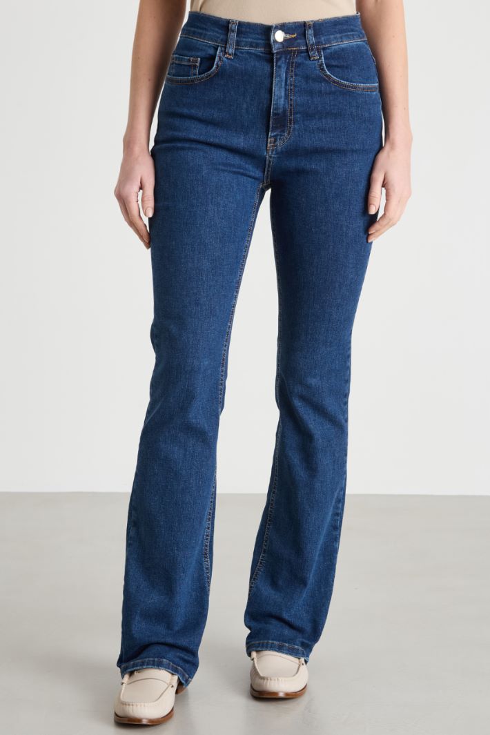 Jeans aderenti con sfondo svasato Intrend - 2