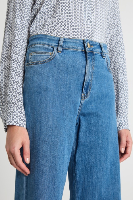 Vaqueros rectos y anchos