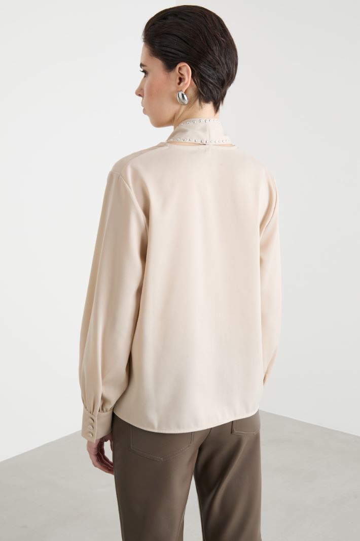 Scarf-collar blouse Intrend - 4