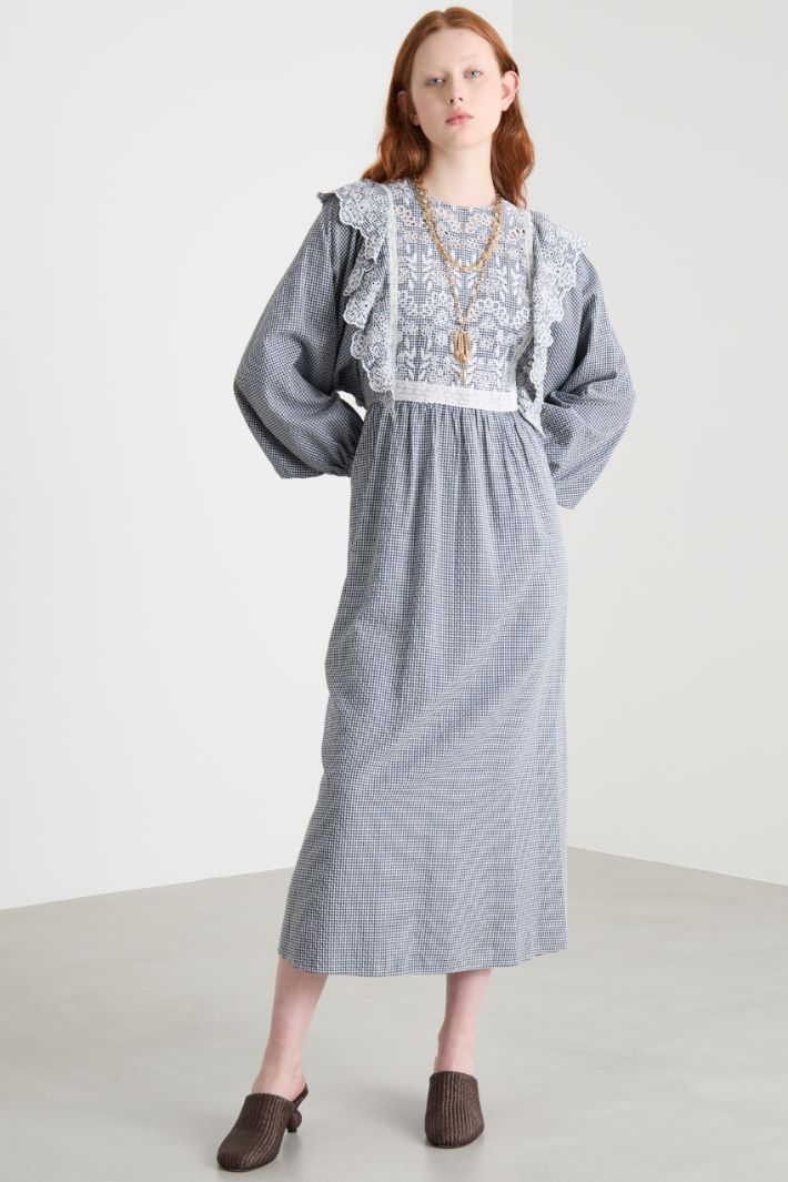 Abito Vichy con ricamo Intrend