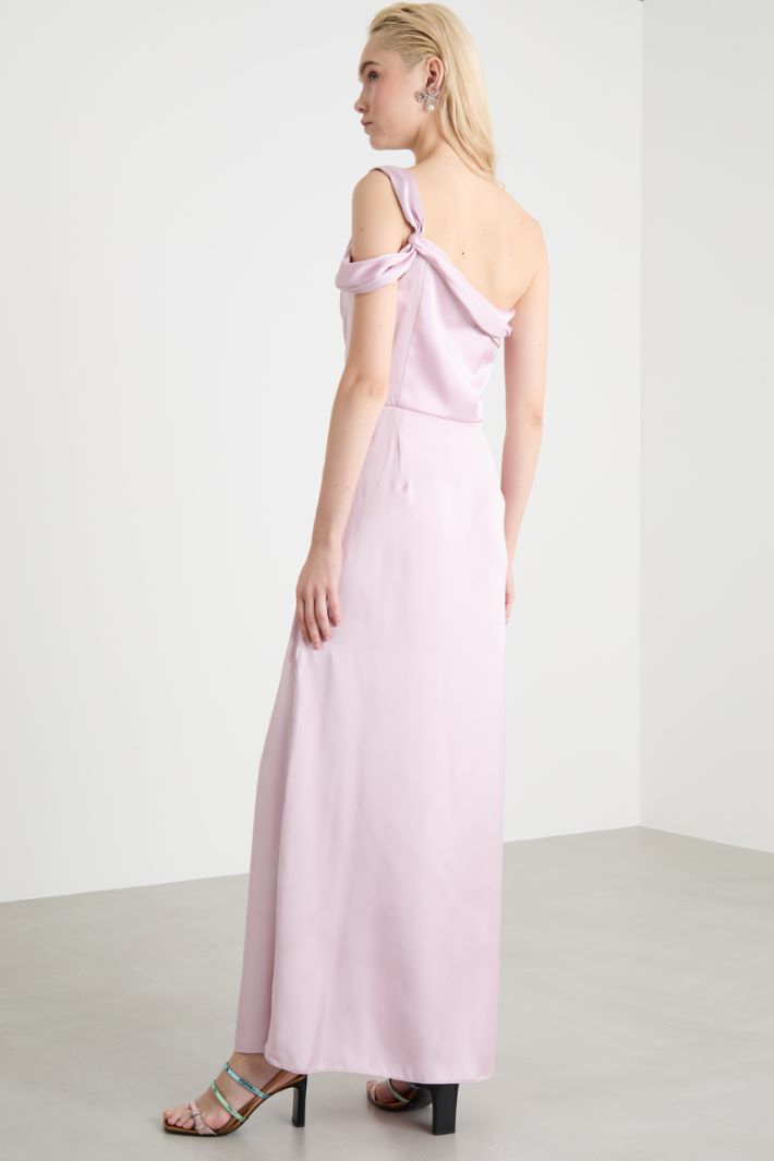 One-shoulder satin dress Intrend - 4