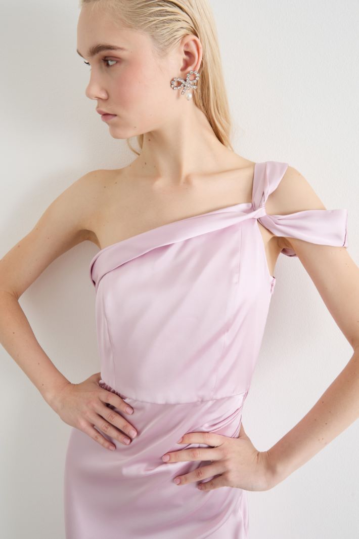 One-shoulder satin dress Intrend - 3
