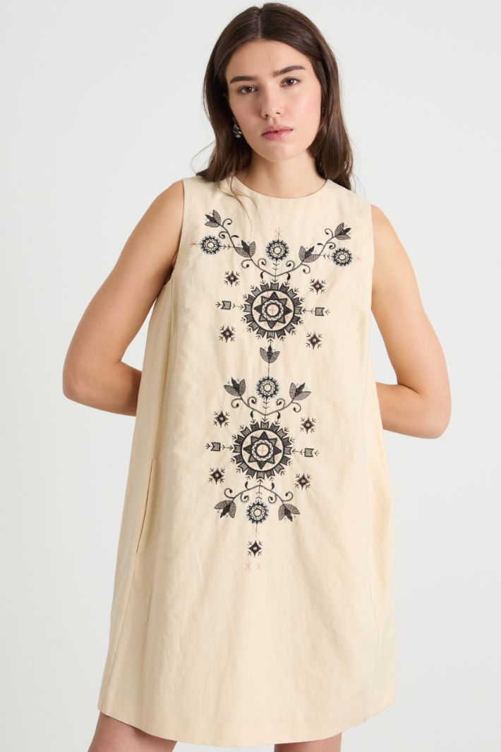 Embroidered A-line canvas dress Intrend - 2