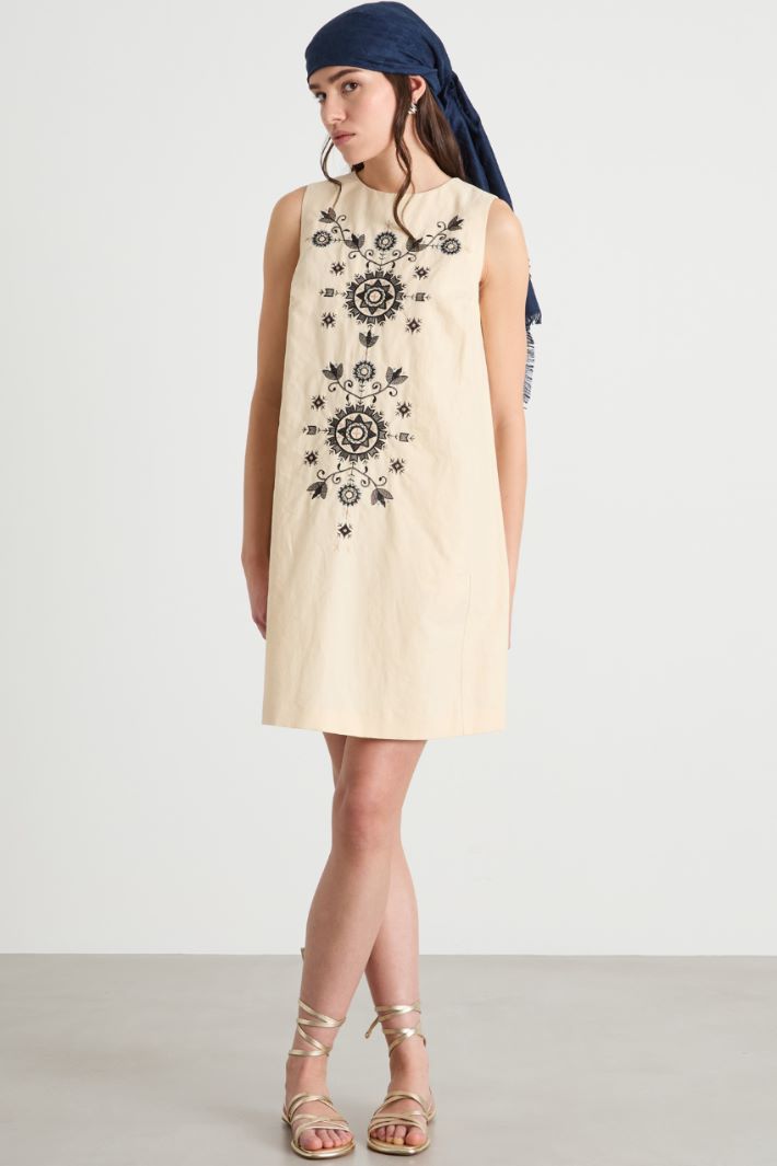 Embroidered A-line canvas dress Intrend