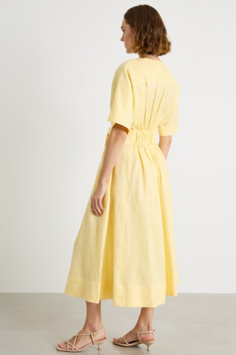 Vestido camisero de lino con cinturón