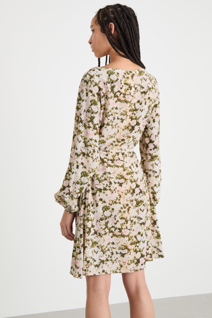 Printed short dress Intrend - 4