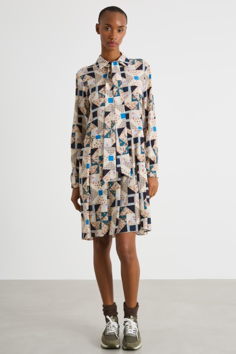 Abito chemisier con collo a foulard