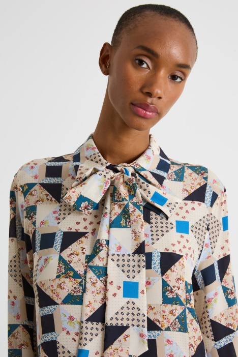 Abito chemisier con collo a foulard