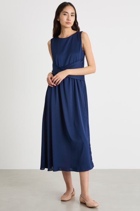 Abito fluido in creponne