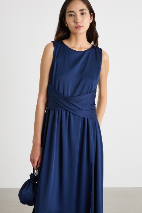 Abito fluido in creponne