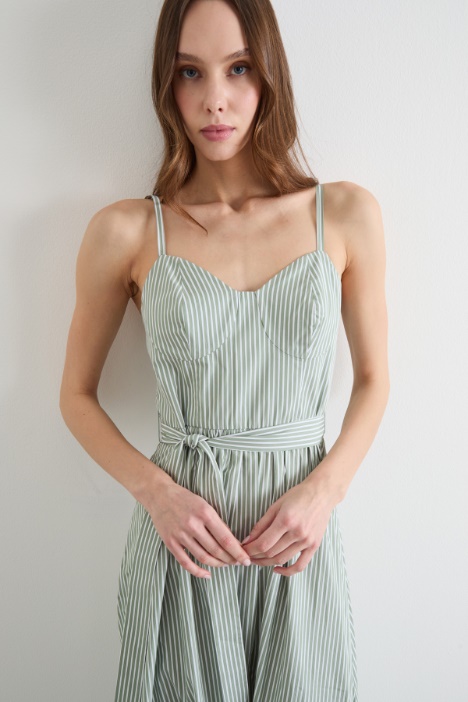 Abito lungo con scollo a cuore