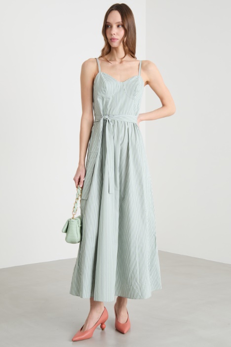 Abito lungo con scollo a cuore Intrend