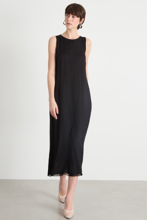 Abito smanicato dritto