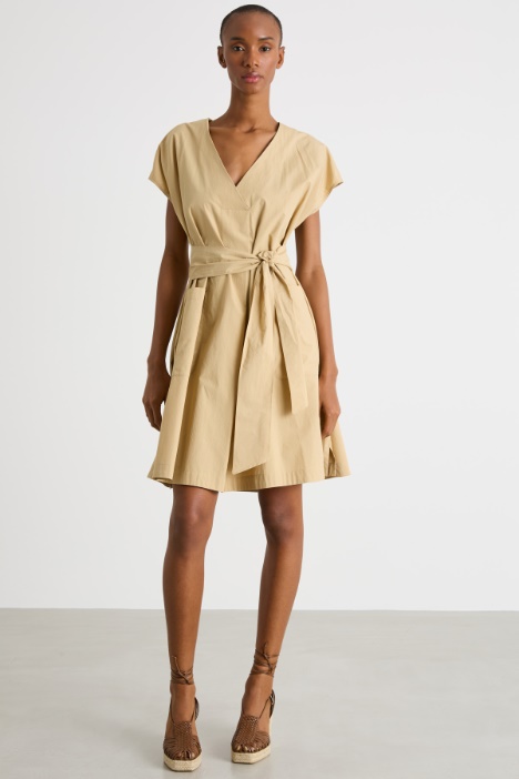 Abito smanicato corto