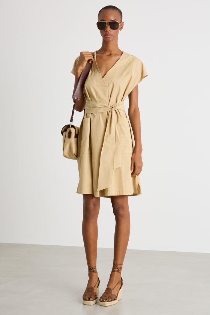 Short sleeveless dress Intrend