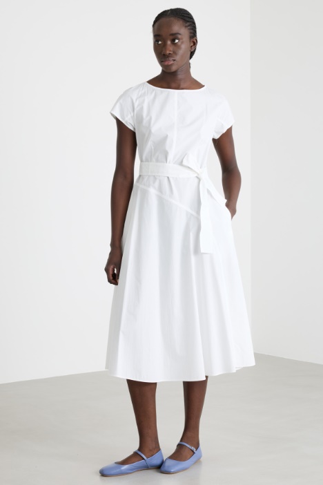 Vestido de popelina con cinturón