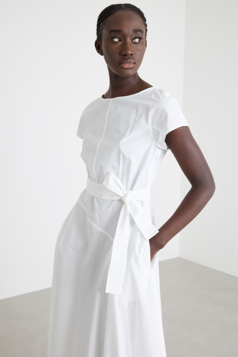 Vestido de popelina con cinturón