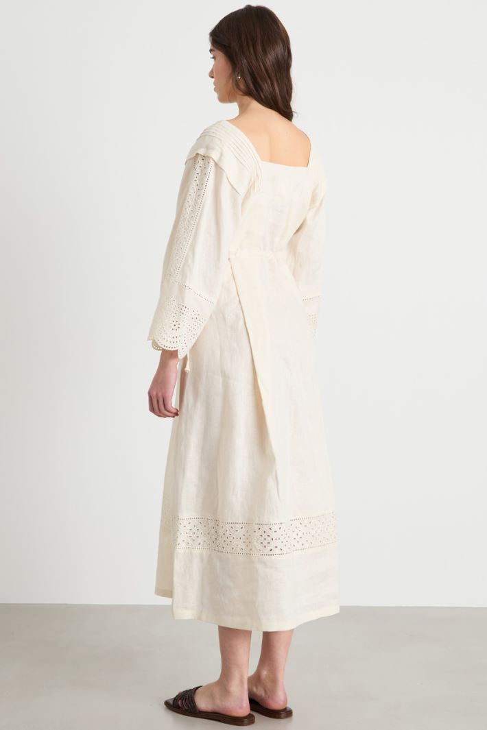Linen dress with broderie anglaise detailing Intrend - 4