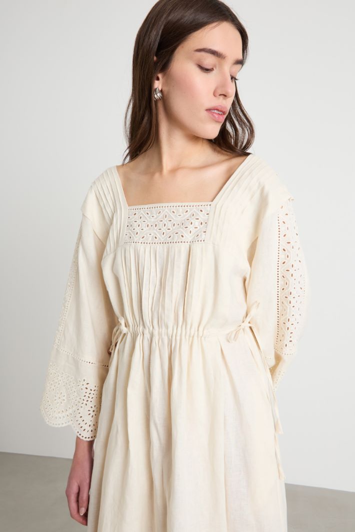 Linen dress with broderie anglaise detailing Intrend - 2