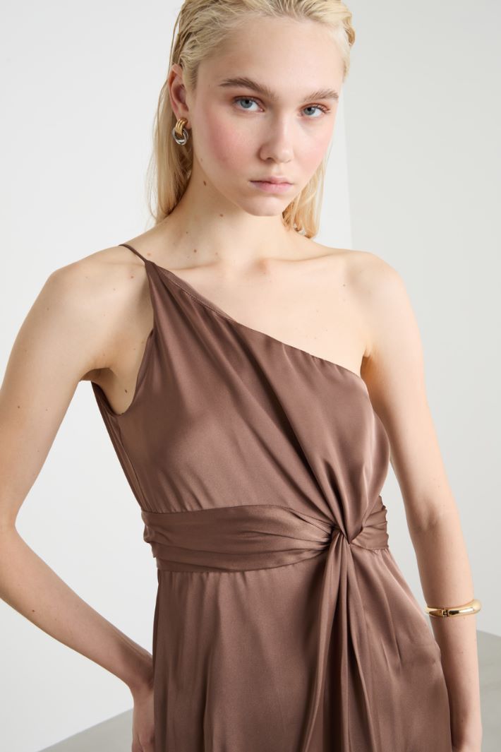 Satin one-shoulder dress Intrend - 3